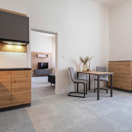 Alure Residences 10 - 24H Self Check-In & Private Parking Next To The Apartment Building Included, City Center Right On Snp Square In A Quiet Passage, New Building, Best Deal In Town Banska Bystrica Exterior photo