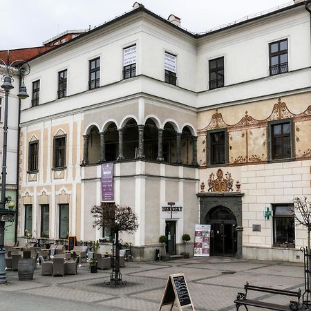 Alure Residences 10 - 24H Self Check-In & Private Parking Next To The Apartment Building Included, City Center Right On Snp Square In A Quiet Passage, New Building, Best Deal In Town Banska Bystrica Exterior photo