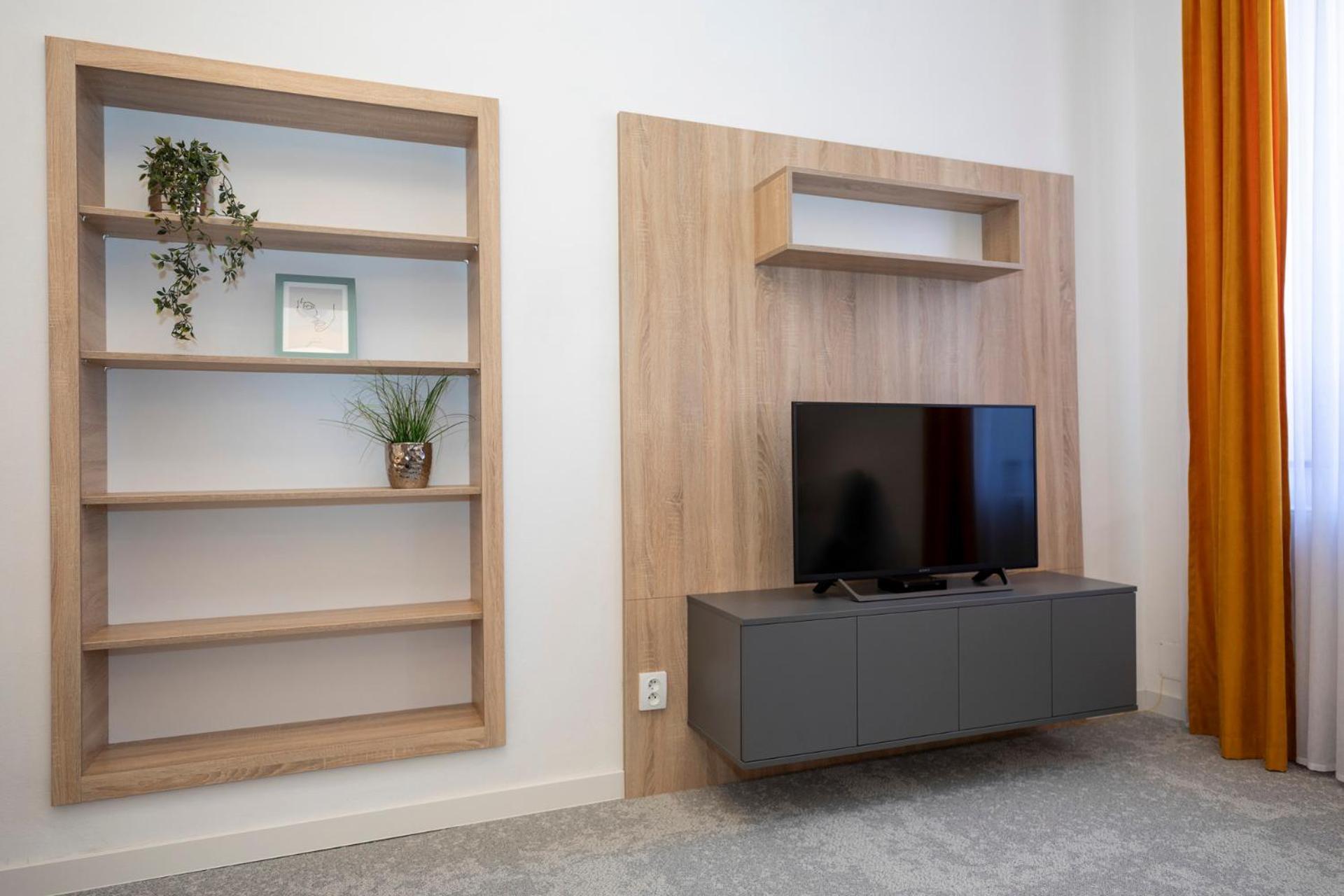 Alure Residences 10 - 24H Self Check-In & Private Parking Next To The Apartment Building Included, City Center Right On Snp Square In A Quiet Passage, New Building, Best Deal In Town Banska Bystrica Exterior photo