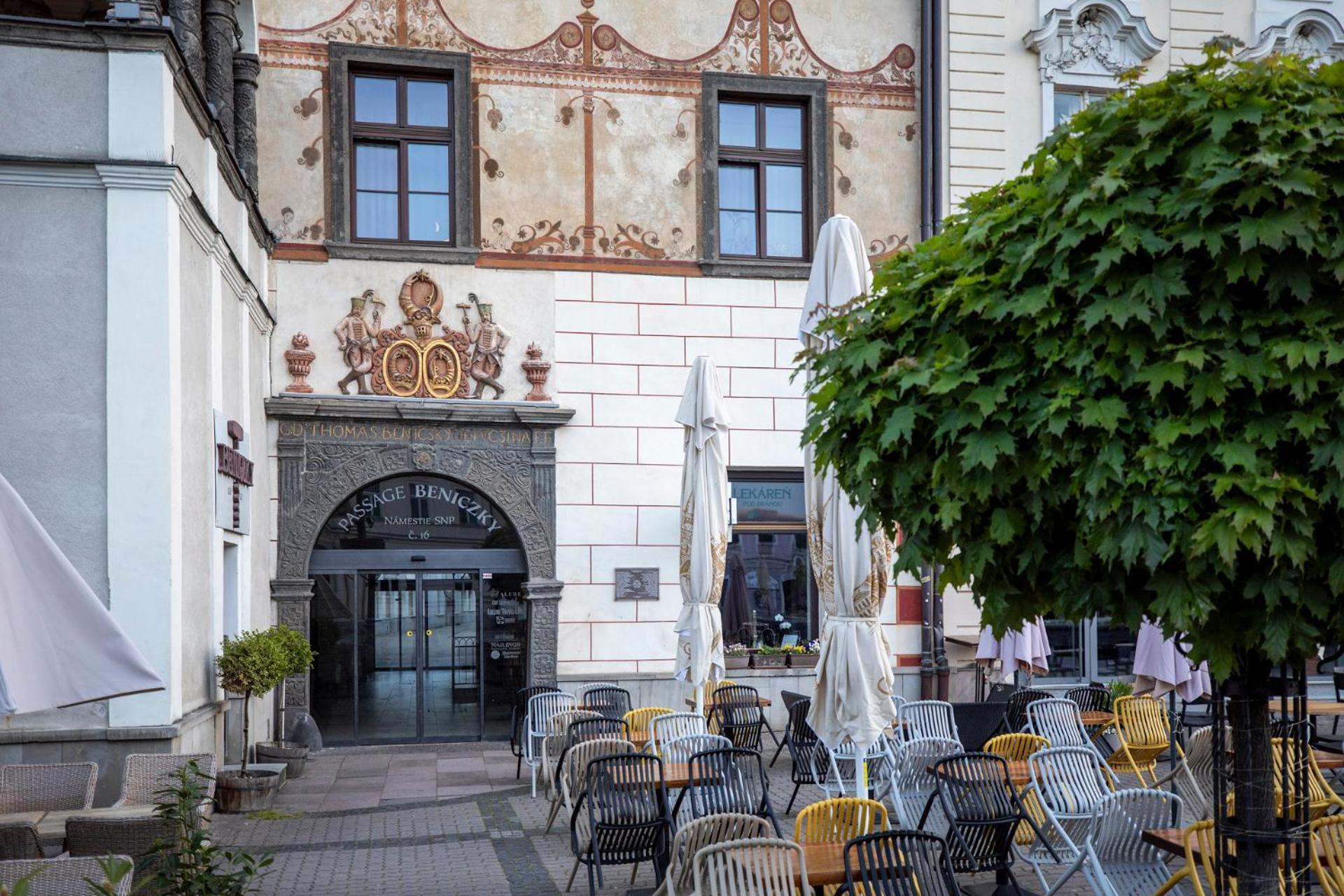 Alure Residences 10 - 24H Self Check-In & Private Parking Next To The Apartment Building Included, City Center Right On Snp Square In A Quiet Passage, New Building, Best Deal In Town Banska Bystrica Exterior photo