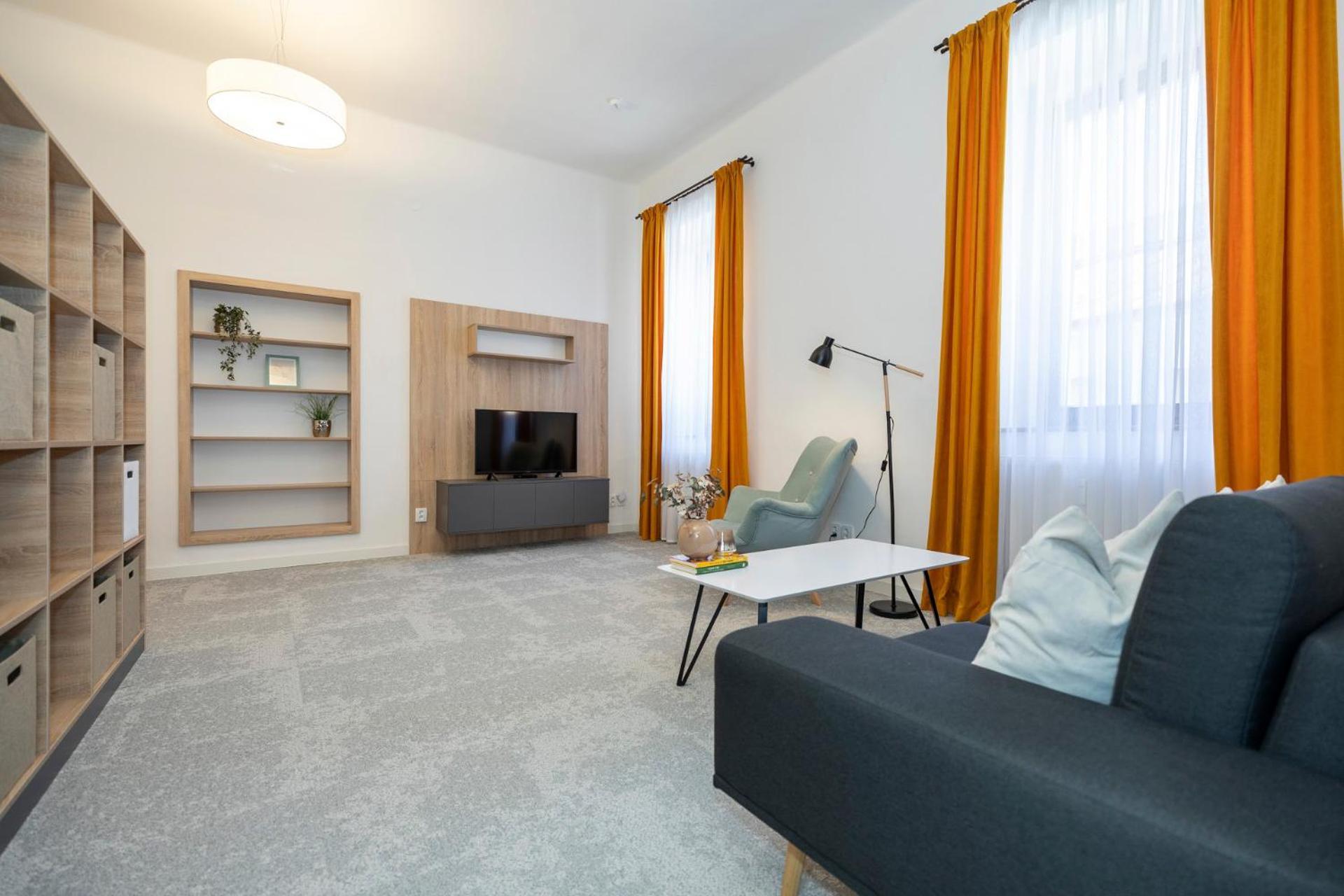 Alure Residences 10 - 24H Self Check-In & Private Parking Next To The Apartment Building Included, City Center Right On Snp Square In A Quiet Passage, New Building, Best Deal In Town Banska Bystrica Exterior photo