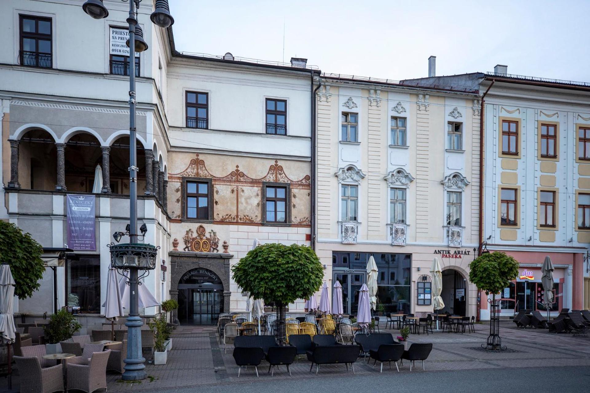 Alure Residences 10 - 24H Self Check-In & Private Parking Next To The Apartment Building Included, City Center Right On Snp Square In A Quiet Passage, New Building, Best Deal In Town Banska Bystrica Exterior photo
