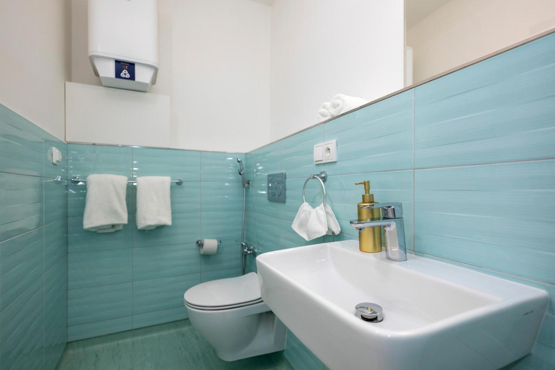 Alure Residences 10 - 24H Self Check-In & Private Parking Next To The Apartment Building Included, City Center Right On Snp Square In A Quiet Passage, New Building, Best Deal In Town Banska Bystrica Exterior photo