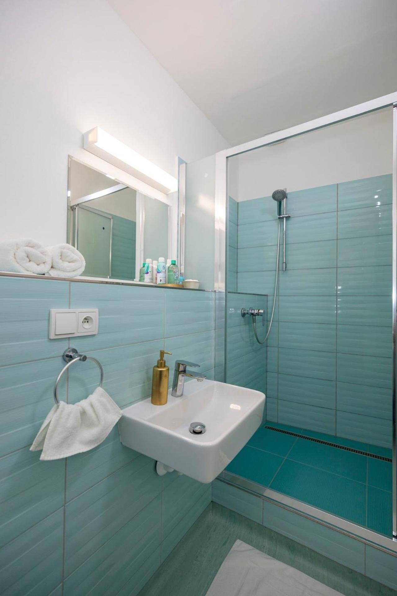 Alure Residences 10 - 24H Self Check-In & Private Parking Next To The Apartment Building Included, City Center Right On Snp Square In A Quiet Passage, New Building, Best Deal In Town Banska Bystrica Exterior photo