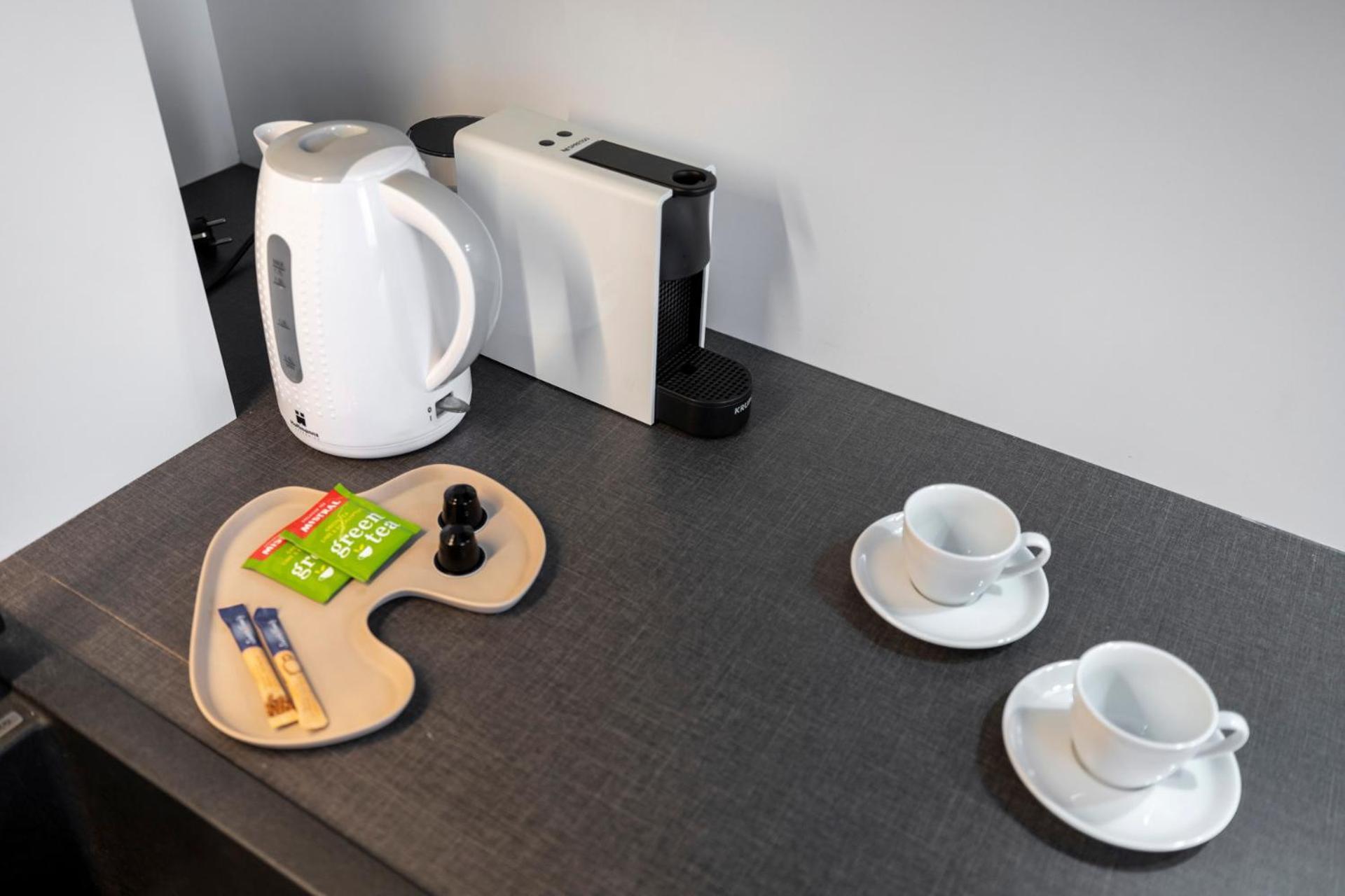 Alure Residences 10 - 24H Self Check-In & Private Parking Next To The Apartment Building Included, City Center Right On Snp Square In A Quiet Passage, New Building, Best Deal In Town Banska Bystrica Exterior photo