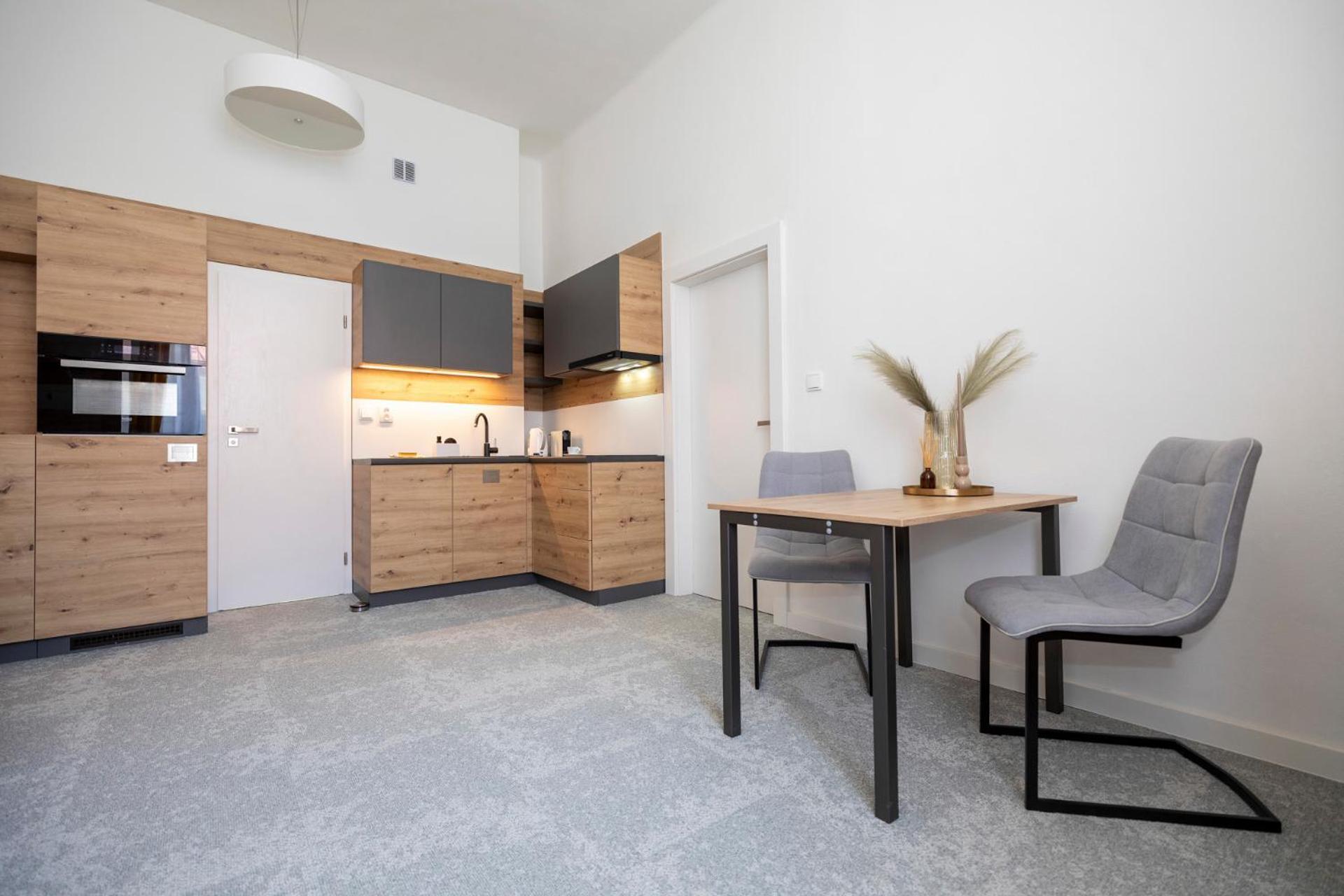 Alure Residences 10 - 24H Self Check-In & Private Parking Next To The Apartment Building Included, City Center Right On Snp Square In A Quiet Passage, New Building, Best Deal In Town Banska Bystrica Exterior photo